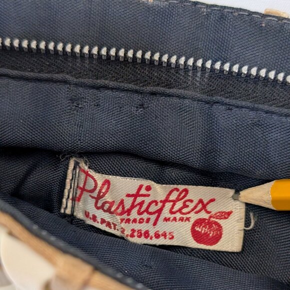 Rare Vintage Plasticflex Tiled Cream Textured Clutch Purse Zip Closure Unique - Picture 4 of 5